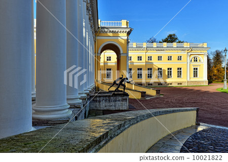 The exterior of Alexander palace in Pushkin, 10021822