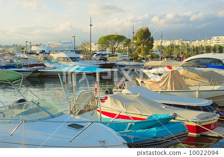 Luxury yachts in Cannes 10022094
