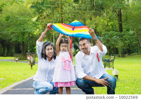 Parents flying kite with child 10022569