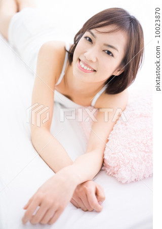 Relaxing woman 10023870