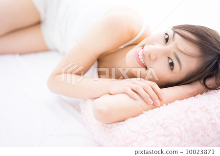 Relaxing woman 10023871
