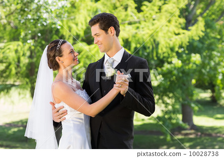 Couple dancing on wedding day 10028738