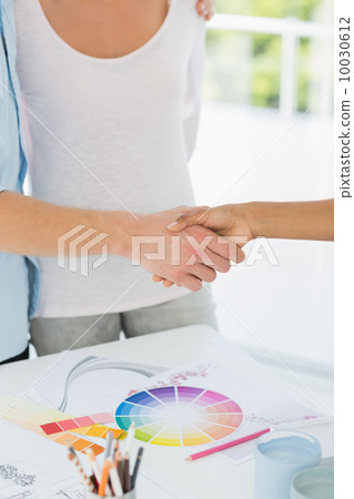 Interior designer shaking the hand of customer 10030612