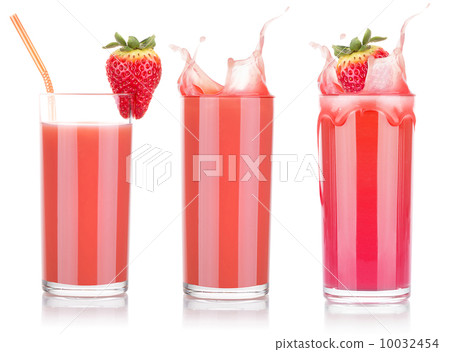 Smoothies of strawberry in glass with splash Smoothies of strawberry in glass with splash 10032454