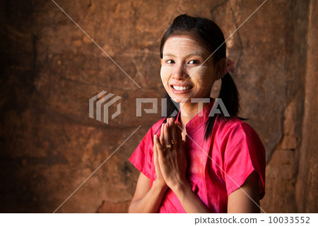 Myanmar girl welcoming Myanmar girl welcoming 10033552