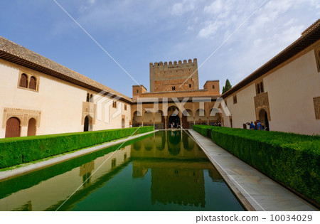 西班牙格拉納達阿罕布拉宮納賽爾王朝宮殿的Komaresu 10034029
