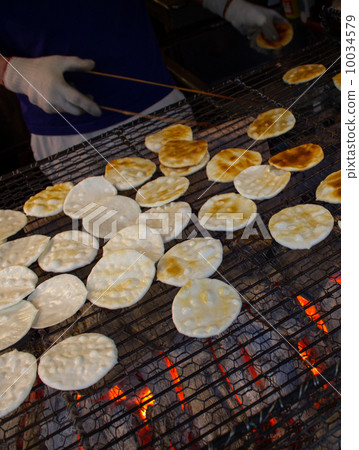 Hand-burned cracker 10034579