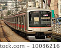 火車穿過鐵路 10036216