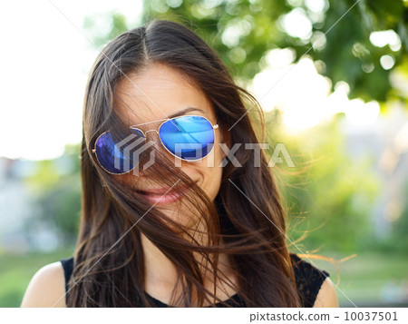 Sunglasses woman funky portrait outdoor Sunglasses woman funky portrait outdoor 10037501