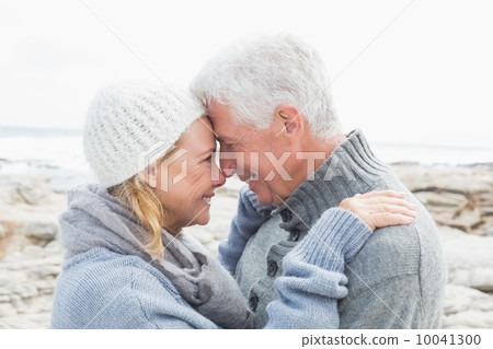 Side view of a romantic senior couple 10041300