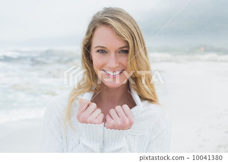 Portrait of a smiling casual young woman at beach Portrait of a smiling casual young woman at beach 10041380