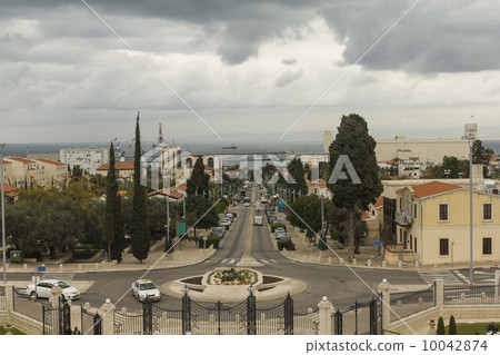 Street leading towards the sea Street leading towards the sea 10042874