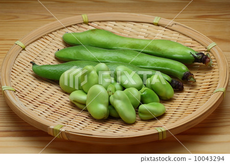 Broad beans Broad beans 10043294