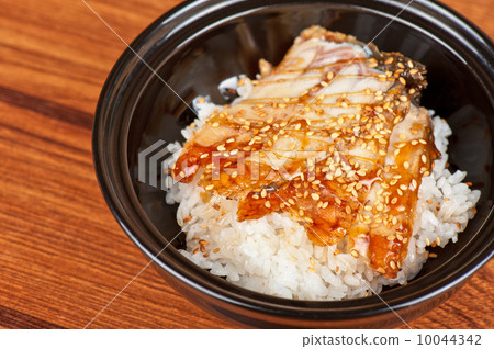 eel with rice 10044342