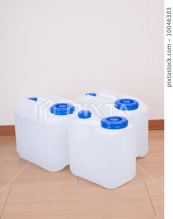Poly tank of water Poly tank of water 10046383