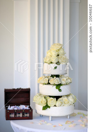 Big wedding cake and a box full of sweets Big wedding cake and a box full of sweets 10046687