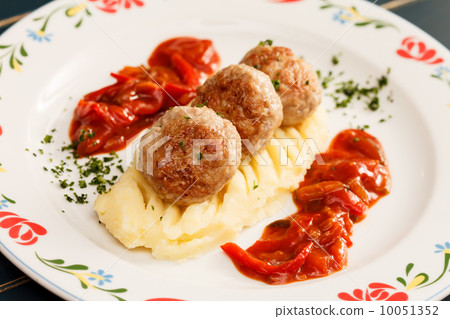 meatballs with mashed potatoes meatballs with mashed potatoes 10051352