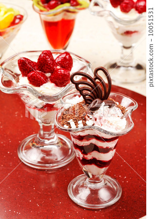 Tasty desserts 10051531