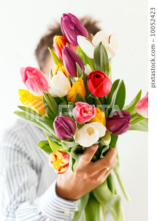bouquet of tulips in a hand 10052423