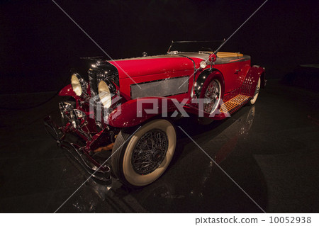 Vintage auto 1929 Duesenberg Torpedo red convertible 10052938