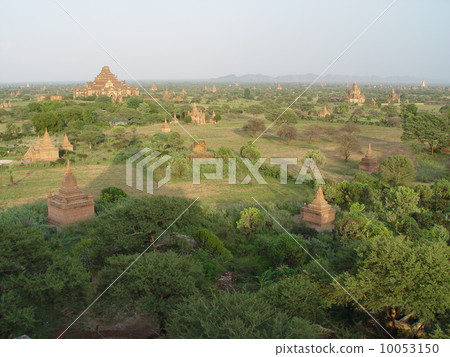 Pagoda group forested in the plain (Bagan / Myanmar) Pagoda group forested in the plain (Bagan / Myanmar) 10053150