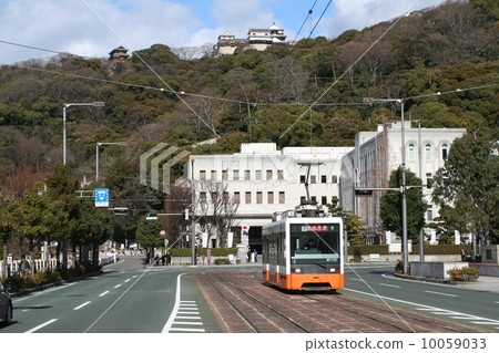 松山城堡和電車的風景 10059033