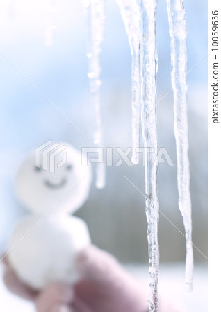 Icicle and snowman 10059636