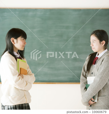 Junior high school students facing each other in front of the blackboard 10060679