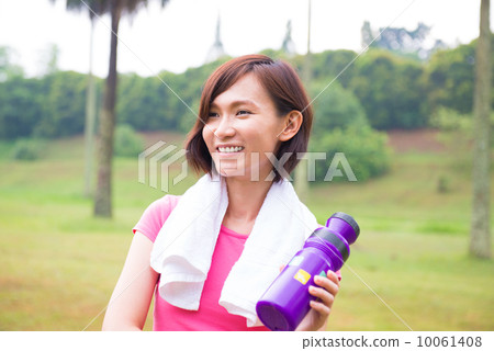 Sporty Asian girl 10061408