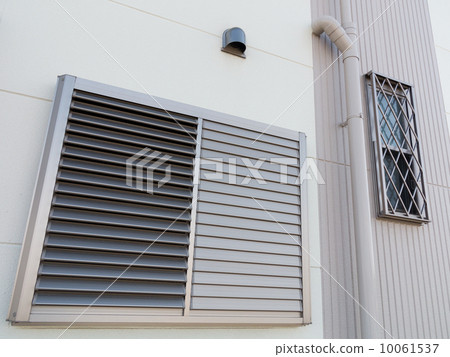 Residential louver window 10061537