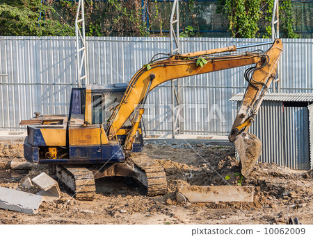 Old excavator 10062009