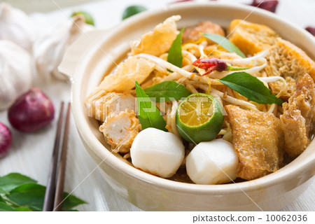 Hot and spicy Singapore Curry Noodle Hot and spicy Singapore Curry Noodle 10062036