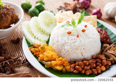 Nasi lemak kukus 10062038