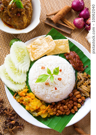 Nasi lemak kukus 10062040