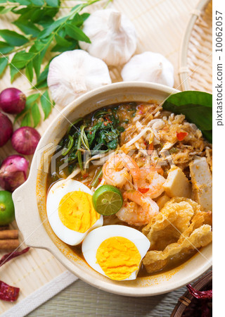 Singaporean prawn noodles Singaporean prawn noodles 10062057