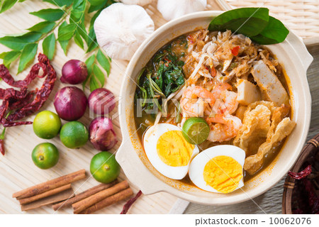 Singapore prawn noodles 10062076