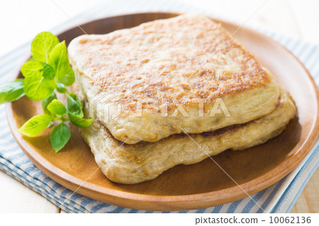 Arab food Martabak or murtabak, also mutabbaq 10062136
