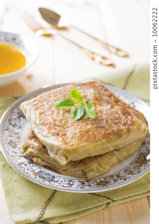 popular arab food Mutabbaq 10062222