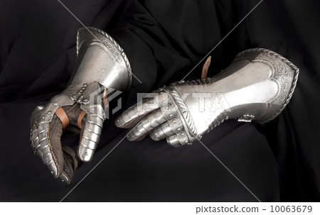 Knight's metal glove 10063679
