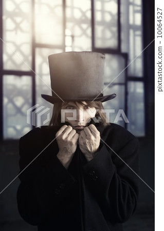 Man in hat 10064527