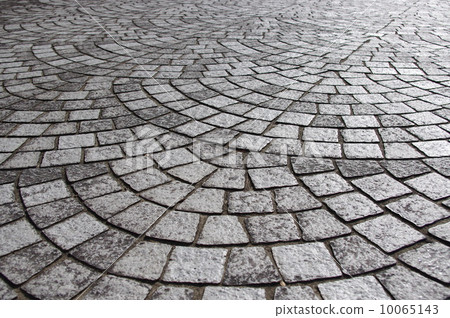 鵝卵石像扇子一樣蔓延開來 10065143