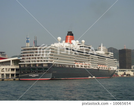 Queen Elizabeth (first visit to Japan: Kobe) 10065654
