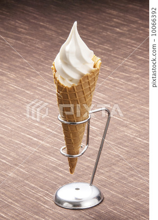 Freshly made vanilla soft serve ice cream, beautifully formed soft serve ice cream, milk soft serve ice cream, image material Freshly made vanilla soft serve ice cream, beautifully formed soft serve ice cream, milk soft serve ice cream, image material 10066392