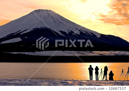 山中湖的富士山 10067337