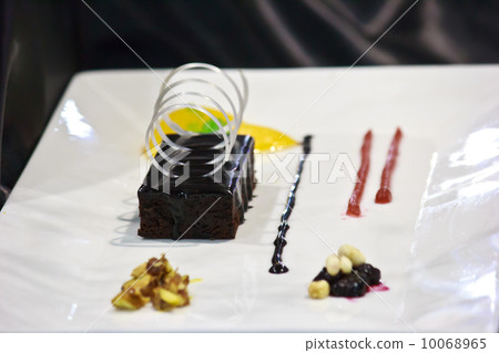 Mini chocolate cake 10068965