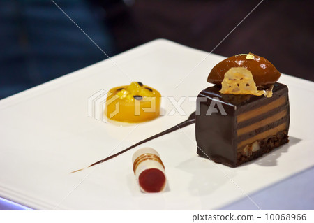 mini chocolate cake 2 10068966