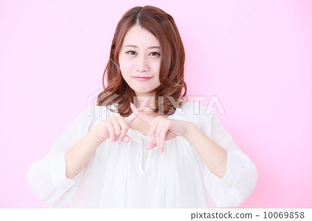 給十字架的婦女 10069858