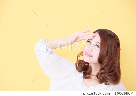 A woman shielding the sun 10069967