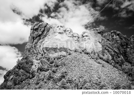 Mount Rushmore 10070018