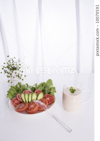 豆漿和蔬菜沙拉 10070591